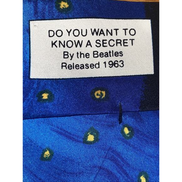 2000 The Beatles Do You Want To Know A Secret Mens 100% Silk Necktie Tie Art - Picture 3 of 7
